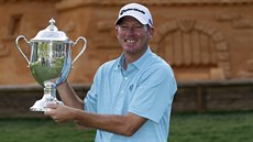 Americký golfista Jim Herman vyhrál po skvělém výkonu v závěrečných dvou kolech... Americký golfista Jim Herman vyhrál po skvělém výkonu v závěrečných dvou kolech...