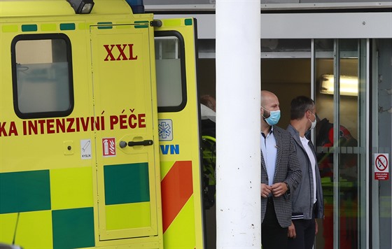 Prezident Milo Zeman opustil Vojenskou ústední nemocnici v Praze, kde se...