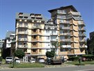 Dobré odpoledne, sluncem zalitá Praha nabízí občas kritické nebo negativní pohledy, ale tentokrát jsem vyfotil krásné, vzorně udržované domy plné zeleně. Místo: Petřiny, domy naproti obchodního centra. Fotografováno: 20. srpna 2020 Dobré odpoledne, sluncem zalitá Praha nabízí občas kritické nebo negativní pohledy, ale tentokrát jsem vyfotil krásné, vzorně udržované domy plné zeleně. Místo: Petřiny, domy naproti obchodního centra. Fotografováno: 20. srpna 2020