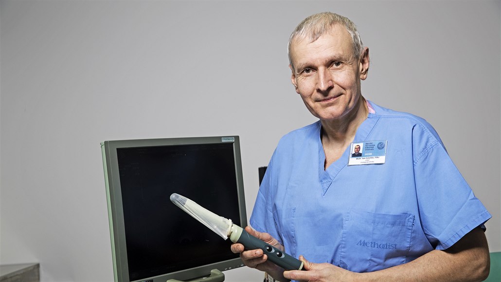 MUDr. Ivan Kolombo (55), FEBU, z Fakultní nemocnice Královské Vinohrady Praha a Centra robotické chirurgie sv. Zdislavy