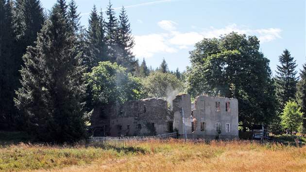 Pohled na hlavní budovu, nejzachovalejší objekt