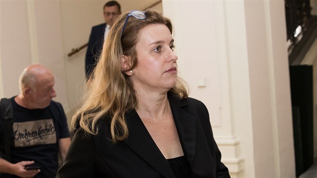 Bval nmstkyn ministerstva kolstv Simona Kratochvlov u soudu kvli kauze sportovnch dotac. (24. srpna 2020)