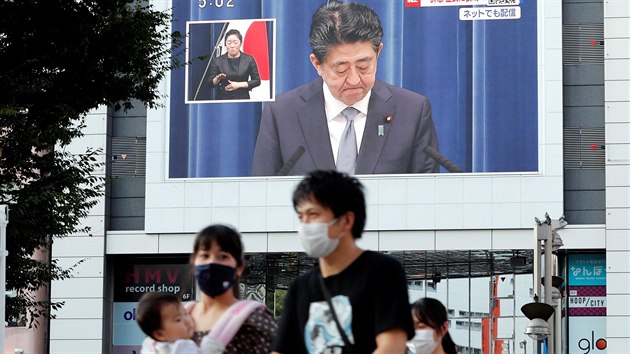 inz Abe oznamuje svou rezignaci na postu japonskho premira kvli zhorujcmu se zdrav. (28. srpna 2020)