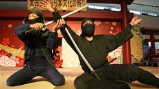 Ukázky umění nindžů v japonském muzeu Iga-riju. Ukázky umění nindžů v japonském muzeu Iga-riju.