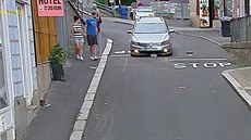 Dvojice karlovarských taxikářů se snažila projet za sebou přes výsuvné sloupky... Dvojice karlovarských taxikářů se snažila projet za sebou přes výsuvné sloupky...