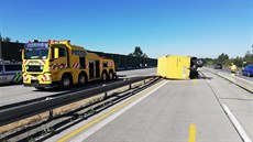 Provoz na dálnici D1 na Vysočině ve směru na Brno blokovala nehoda. Kousek za... Provoz na dálnici D1 na Vysočině ve směru na Brno blokovala nehoda. Kousek za...