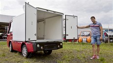 Klatovský podnikatel Miroslav Blohmann s osobním elektromobilem elBlesk Klatovský podnikatel Miroslav Blohmann s osobním elektromobilem elBlesk
