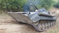 Po Pálavě jezdí tankem i další technikou Po Pálavě jezdí tankem i další technikou