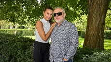 Zpěvačka Iva Kubelková a kytarista Michal Pavlíček Zpěvačka Iva Kubelková a kytarista Michal Pavlíček