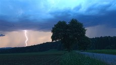 Bouřka nad obcí Hlávkov na Vysočině (30. května 2017) Bouřka nad obcí Hlávkov na Vysočině (30. května 2017)