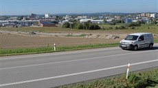 Kvůli napojování komunikace, která vede skrz budoucí průmyslovou zónu a brzy ve... Kvůli napojování komunikace, která vede skrz budoucí průmyslovou zónu a brzy ve...