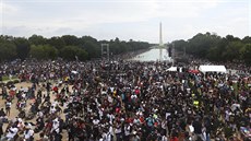 Tisíce lidí přišly k Lincolnově památníku v americkém Washingtonu na... Tisíce lidí přišly k Lincolnově památníku v americkém Washingtonu na...