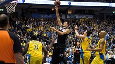 Nemanja Bezbradica (u míče) na archivním snímku v dresu Partizanu Bělehrad Nemanja Bezbradica (u míče) na archivním snímku v dresu Partizanu Bělehrad