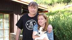 Petr a Inka Urbanovi se starají o věrného psího společníka Alfa. Petr a Inka Urbanovi se starají o věrného psího společníka Alfa.