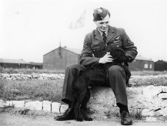 Vilém Jak v uniform RAF