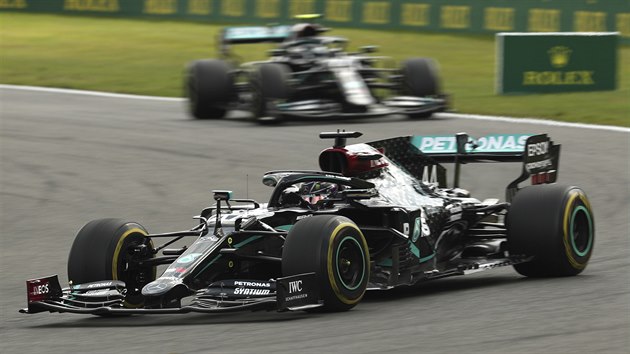 Britsk jezdec stje Mercedes Lewis Hamilton na trati Velk ceny Belgie