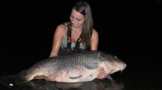 Veronika Smejkalová s jedním z nejtěžších českých kaprů, který kdy byl uloven. Veronika Smejkalová s jedním z nejtěžších českých kaprů, který kdy byl uloven.