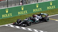 Britský pilot stáje Mercedes Lewis Hamilton vítzí ve Velké cen Belgie.