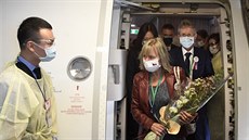 Předseda českého Senátu Miloš Vystrčil (vpravo) s manželkou (v popředí)... Předseda českého Senátu Miloš Vystrčil (vpravo) s manželkou (v popředí)...