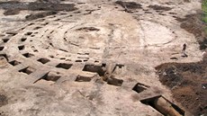 Archeologové jeden z rondelů v metropoli odkryli také v Ruzyni, nyní náleží k... Archeologové jeden z rondelů v metropoli odkryli také v Ruzyni, nyní náleží k...
