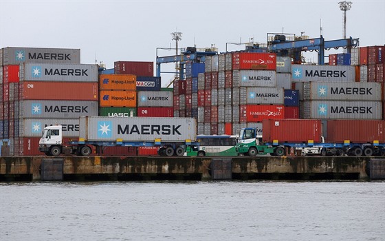 Kontejnery spolenosti Maersk v pístavu v brazilském Santos (23. záí 2019)