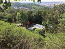 Chcete bydlet s výhledem na Prahu? Žijete s bezdomovci pod parkem Dlážděnka.
Nahoře krásný˝ park s výhledem na Prahu, dole bordel v bezdomoveckou kolonii Chcete bydlet s výhledem na Prahu? Žijete s bezdomovci pod parkem Dlážděnka.
Nahoře krásný˝ park s výhledem na Prahu, dole bordel v bezdomoveckou kolonii
