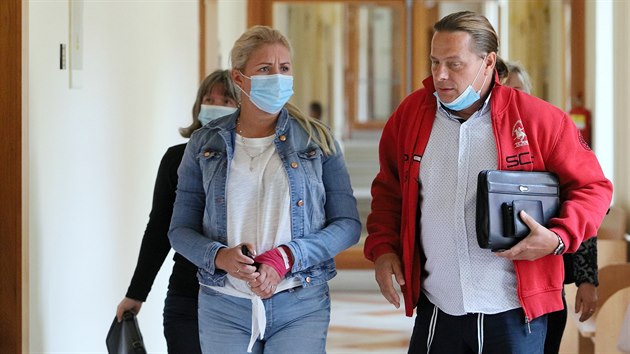 Holger Frenzel u chebského okresního soudu. Holger Frenzel u chebského okresního soudu.