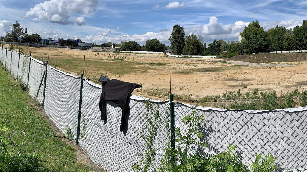 Na pozemku bývalého lihovaru má vzniknout velké obchodní centrum s podzemním... Na pozemku bývalého lihovaru má vzniknout velké obchodní centrum s podzemním...