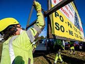 Praha, 07.09.2020, Odstraňování nelegálních billboardů, Radlická ulice, FOTO...