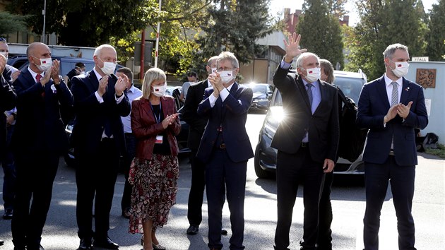 Cesta předsedy Senátu Miloše Vystrčila na Tchaj-wan skončila. Před desátou hodinou jej a delegaci dopravil zpět do Česka vládní speciál. (5. září 2020)