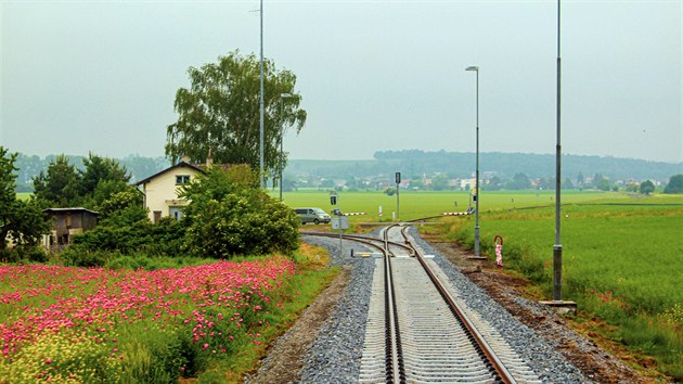 Tra vlevo vede do Hradce nad Moravic, tra vpravo do Svobodnch Hemanic