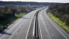 Podle brněnského Centra dopravního výzkumu by se voda z přívalových dešťů z... Podle brněnského Centra dopravního výzkumu by se voda z přívalových dešťů z...