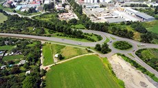 Z vizualizace je patrné, že pravá polovina kruhového objezdu, kde se kříží... Z vizualizace je patrné, že pravá polovina kruhového objezdu, kde se kříží...