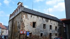 Stav domu je skutečně žalostný. Nachází se přitom v samotném centru Prachatic. Stav domu je skutečně žalostný. Nachází se přitom v samotném centru Prachatic.