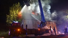Hasiči ve Vejprtech během noci a rána likvidovali požáry tří prázdných budov ve... Hasiči ve Vejprtech během noci a rána likvidovali požáry tří prázdných budov ve...