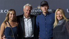 Björn Borg se svou rodinou v roce 2019 při Laver Cupu. Vedle legendy syn Leo,... Björn Borg se svou rodinou v roce 2019 při Laver Cupu. Vedle legendy syn Leo,...
