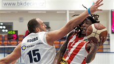 Děčínský Jakub Houška brání TJ Dunanse z Pardubic. Děčínský Jakub Houška brání TJ Dunanse z Pardubic.