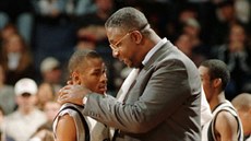 Allen Iverson (vlevo) jako hráč univerzity Georgetown ve společnosti svého... Allen Iverson (vlevo) jako hráč univerzity Georgetown ve společnosti svého...