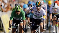 Sam Bennett se raduje z triumfu v 10. etapě Tour de France, předstihl i Petera... Sam Bennett se raduje z triumfu v 10. etapě Tour de France, předstihl i Petera...