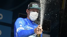 Pascal Ackermann se raduje z triumfu ve druhé etapě na Tirreno-Adriatico. Pascal Ackermann se raduje z triumfu ve druhé etapě na Tirreno-Adriatico.