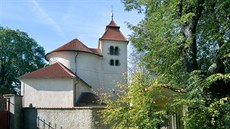 Budečská rotunda stojí na návrší nad obcí Zákolany. Budečská rotunda stojí na návrší nad obcí Zákolany.