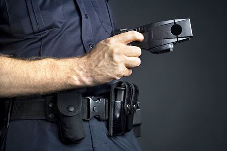 Další smrt v Česku po použití taseru policií. Případ šetří inspektoři ilustrační snímek | na serveru Lidovky.cz | aktuální zprávy
