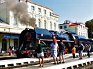 Na nádraží Praha-Dejvice dnes dorazilo několik stovek fanoušků historické vlakové dopravy. Vlakem s parní lokomotivou Šlechtična se mohli zájemci projet na trase Masarykovo nádraží – Dejvice - Veleslavín. Oslava svátku železničářů přilákala také mnoho rod Na nádraží Praha-Dejvice dnes dorazilo několik stovek fanoušků historické vlakové dopravy. Vlakem s parní lokomotivou Šlechtična se mohli zájemci projet na trase Masarykovo nádraží – Dejvice - Veleslavín. Oslava svátku železničářů přilákala také mnoho rod
