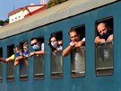 Na nádraží Praha-Dejvice dnes dorazilo několik stovek fanoušků historické vlakové dopravy. Vlakem s parní lokomotivou Šlechtična se mohli zájemci projet na trase Masarykovo nádraží – Dejvice - Veleslavín. Oslava svátku železničářů přilákala také mnoho rod Na nádraží Praha-Dejvice dnes dorazilo několik stovek fanoušků historické vlakové dopravy. Vlakem s parní lokomotivou Šlechtična se mohli zájemci projet na trase Masarykovo nádraží – Dejvice - Veleslavín. Oslava svátku železničářů přilákala také mnoho rod