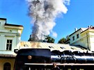 Na nádraží Praha-Dejvice dnes dorazilo několik stovek fanoušků historické vlakové dopravy. Vlakem s parní lokomotivou Šlechtična se mohli zájemci projet na trase Masarykovo nádraží – Dejvice - Veleslavín. Oslava svátku železničářů přilákala také mnoho rod Na nádraží Praha-Dejvice dnes dorazilo několik stovek fanoušků historické vlakové dopravy. Vlakem s parní lokomotivou Šlechtična se mohli zájemci projet na trase Masarykovo nádraží – Dejvice - Veleslavín. Oslava svátku železničářů přilákala také mnoho rod