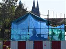Zatím téměř utajený zůstává pomník Marie Terezie v parku u Prašného mostu na Hradčanech. Socha je pod lešením a plachtou. Základní kámen byl položen v květnu 2017, pomník má být odhalen na podzim letošního roku. Zatím téměř utajený zůstává pomník Marie Terezie v parku u Prašného mostu na Hradčanech. Socha je pod lešením a plachtou. Základní kámen byl položen v květnu 2017, pomník má být odhalen na podzim letošního roku.