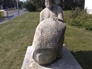 Dobrý den,
posílám vám fotografie sochy na Petřinách... Není to poprvé, co má socha něco na hlavě. Tentokrát mi její čepice s vrtulkou přišla hodně vtipná. Noci už bývají chladné, čepice se hodí, přes den stoupají teploty k letním hodnotám, a to ochlazen Dobrý den,
posílám vám fotografie sochy na Petřinách... Není to poprvé, co má socha něco na hlavě. Tentokrát mi její čepice s vrtulkou přišla hodně vtipná. Noci už bývají chladné, čepice se hodí, přes den stoupají teploty k letním hodnotám, a to ochlazen