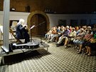 V Písecké bráně, kulturním stánku Prahy 6, Josef Fousek- známý zpěvák, textař i autor mnoha knih a pořadů v Českém rozhlase zazpíval a také recitoval a pohotově reagoval na současné dění. Pozvaní senioři srdečně ocenili tvůrčí invenci i neformální kontakt V Písecké bráně, kulturním stánku Prahy 6, Josef Fousek- známý zpěvák, textař i autor mnoha knih a pořadů v Českém rozhlase zazpíval a také recitoval a pohotově reagoval na současné dění. Pozvaní senioři srdečně ocenili tvůrčí invenci i neformální kontakt