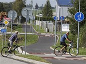 Kritizované svislé dopravní značky stop od nové ždírecké stezky pro chodce a... Kritizované svislé dopravní značky stop od nové ždírecké stezky pro chodce a...