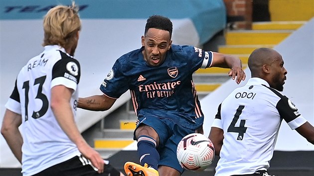 Pierre-Emerick Aubameyang, tonk Arsenalu, stl gl v utkn proti Fulhamu.